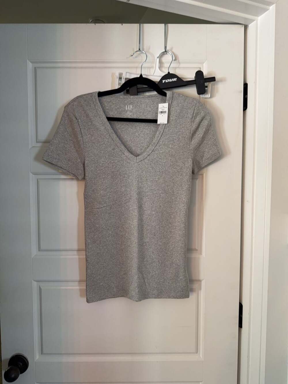 Gap Modern T-Shirt Gray V-Neck Size S